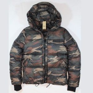 NWOT - American Eagle: Camo Puffer Jacket